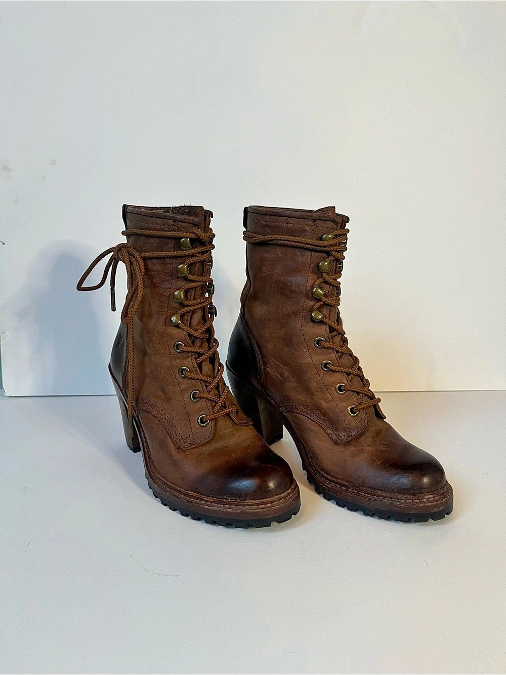 Frye Sabrina 6G Lace Up Boot Women's Brown Heeled Boots